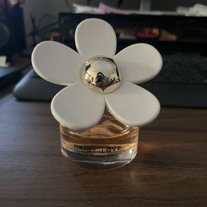 Never used Marc Jacobs Daisy Love Eau de Parfum, 50ml 1.7 FL Oz